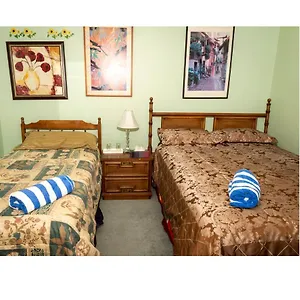  Homestay Bed & Breakfast-2 Beds-3 People In Hide-out Private Hidden Bedroom Canada